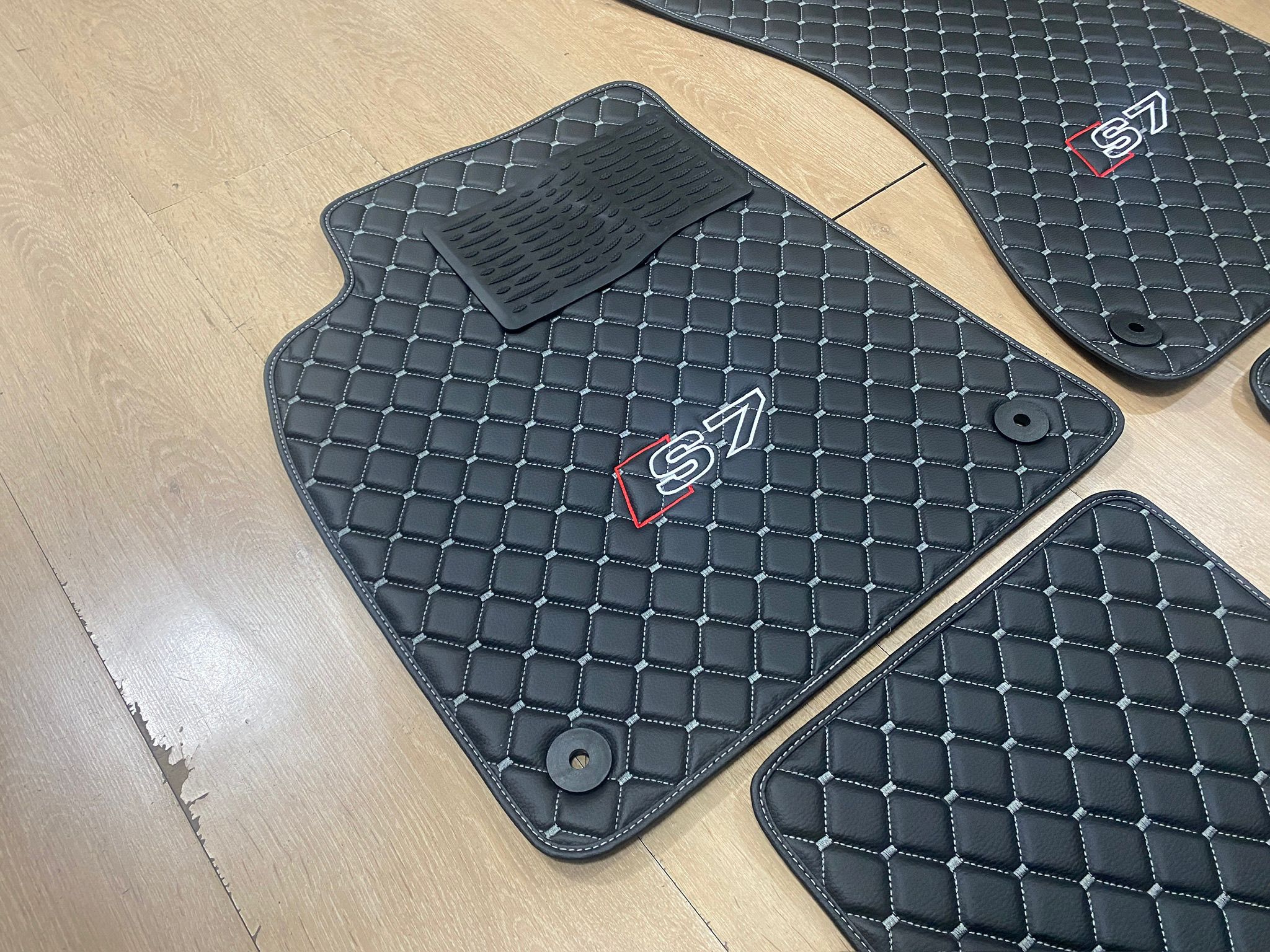 Covorașe Auto 3D din Piele Ecologică Premium - imagine 4